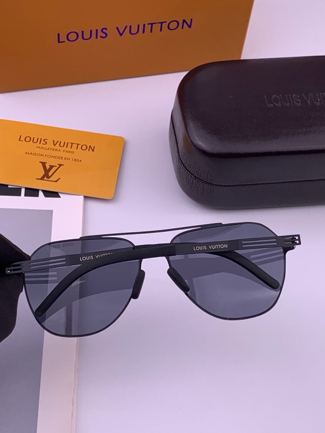 Louis Vuitton L18 Fashion Gold Lens Sunglasses for Men & Women - 493193 - detail image 6