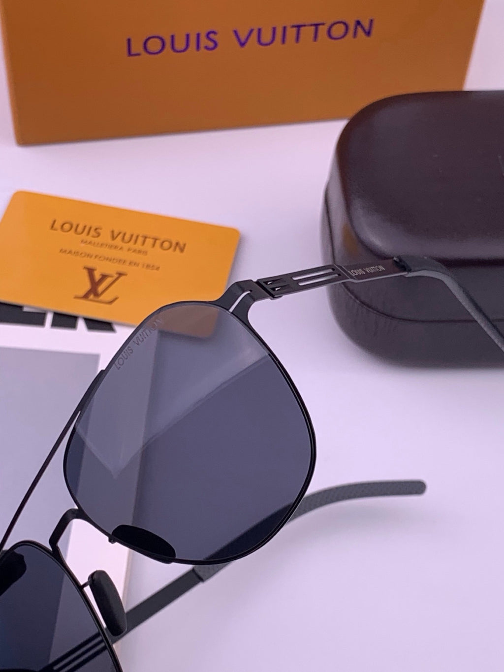 Louis Vuitton L18 Fashion Gold Lens Sunglasses for Men & Women - 493193 - detail image 3