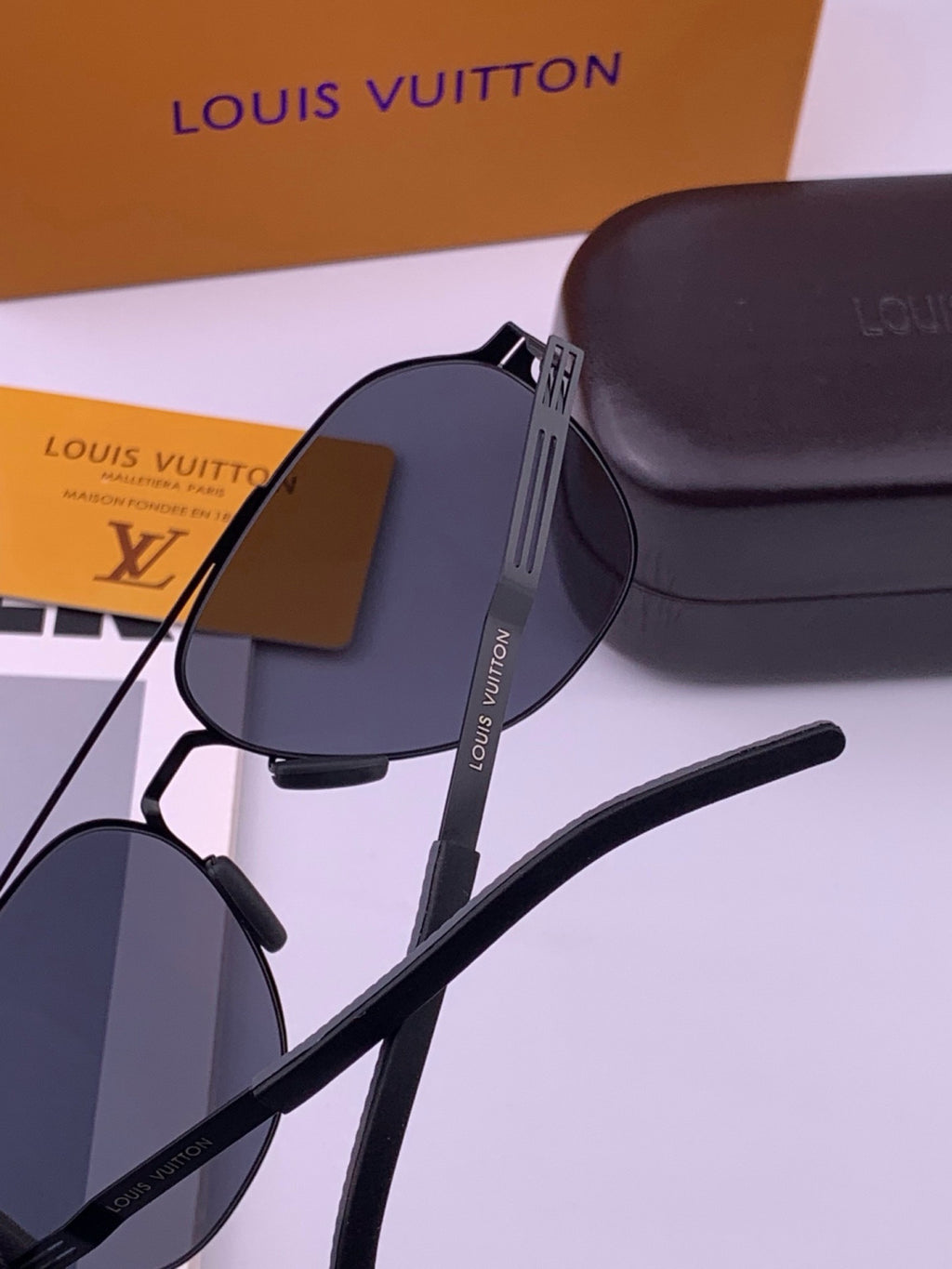 Louis Vuitton L18 Fashion Gold Lens Sunglasses for Men & Women - 493193 - detail image 4