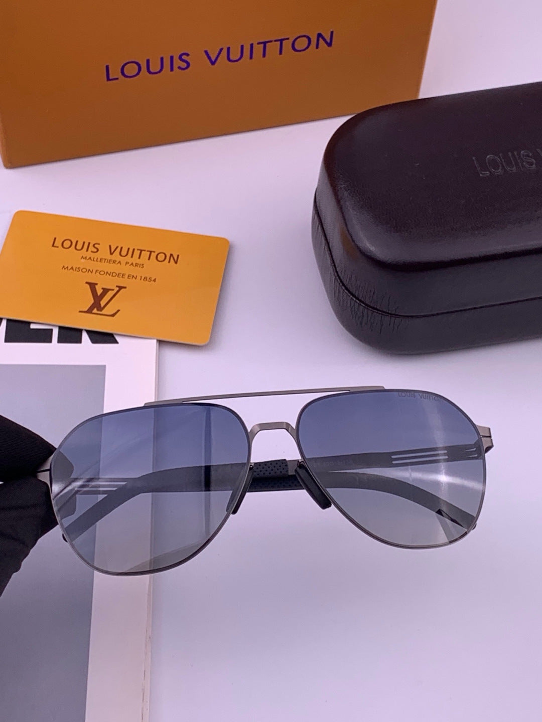 Louis Vuitton L18 Fashion Gold Lens Sunglasses for Men & Women - 493194