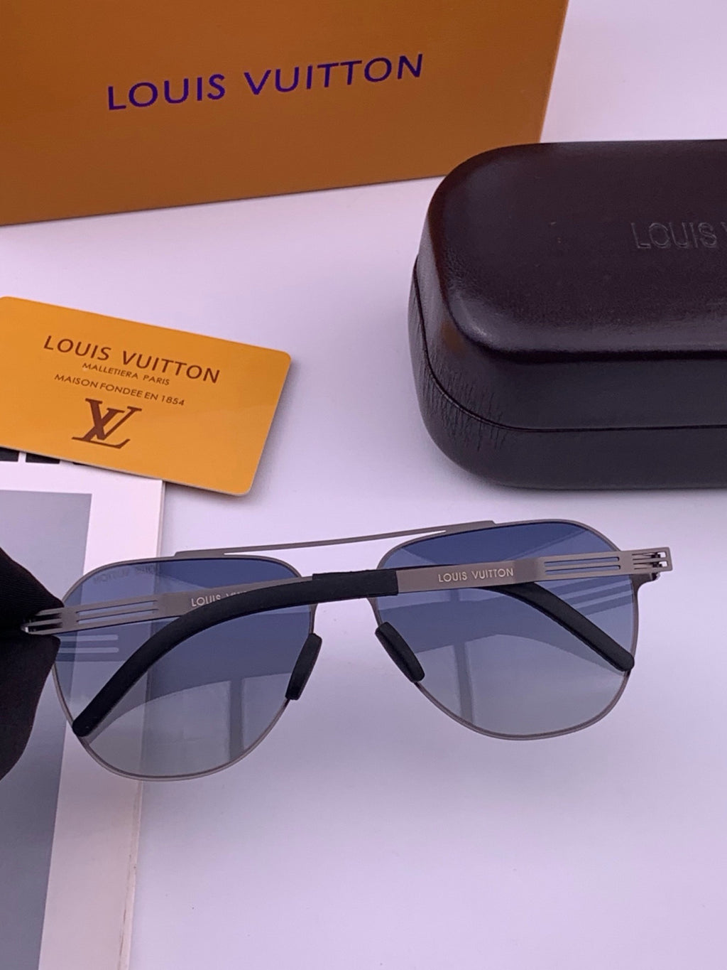 Louis Vuitton L18 Fashion Gold Lens Sunglasses for Men & Women - 493194 - detail image 6