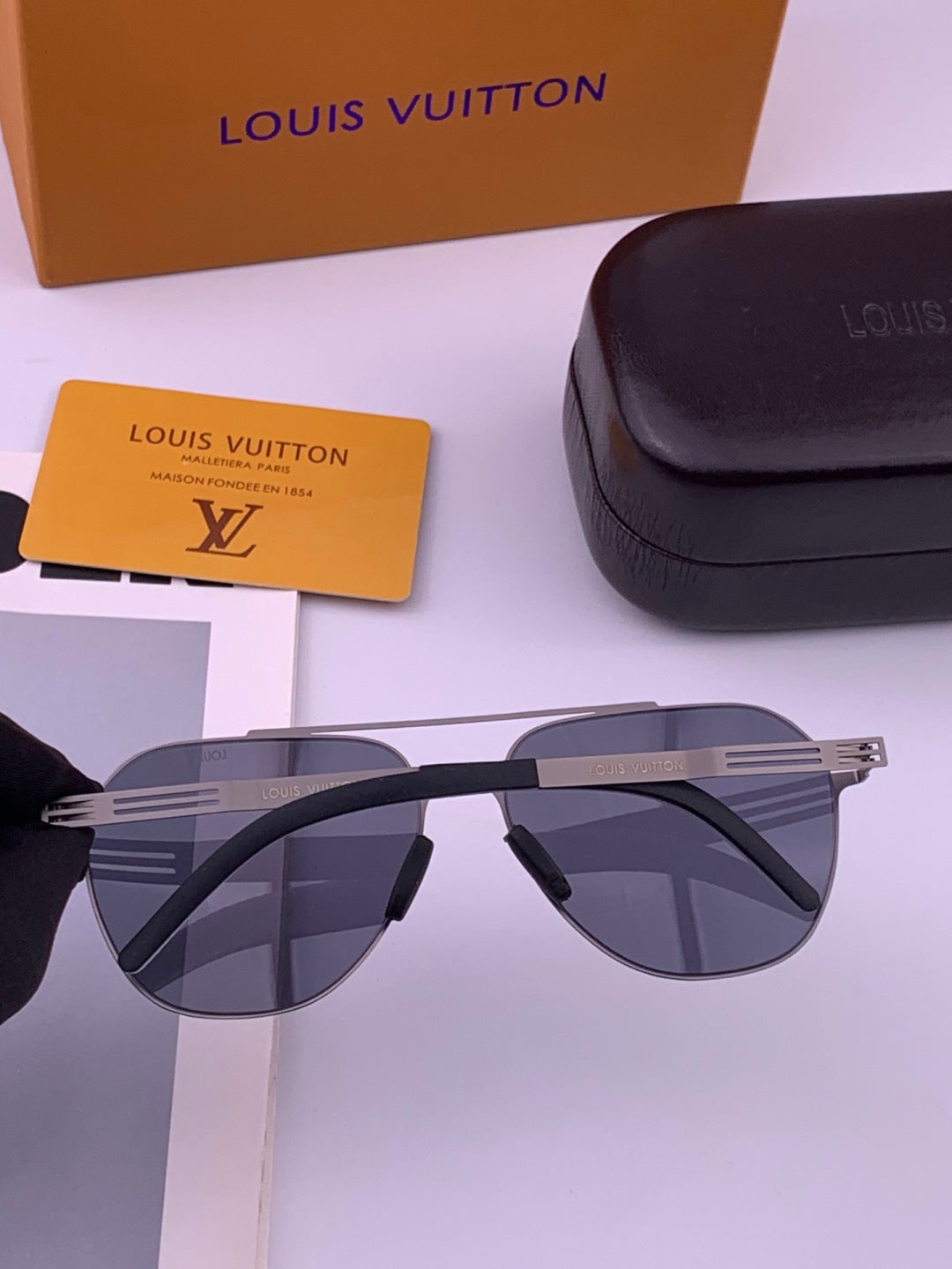 Louis Vuitton L18 Fashion Gold Lens Sunglasses for Men & Women - detail image 6