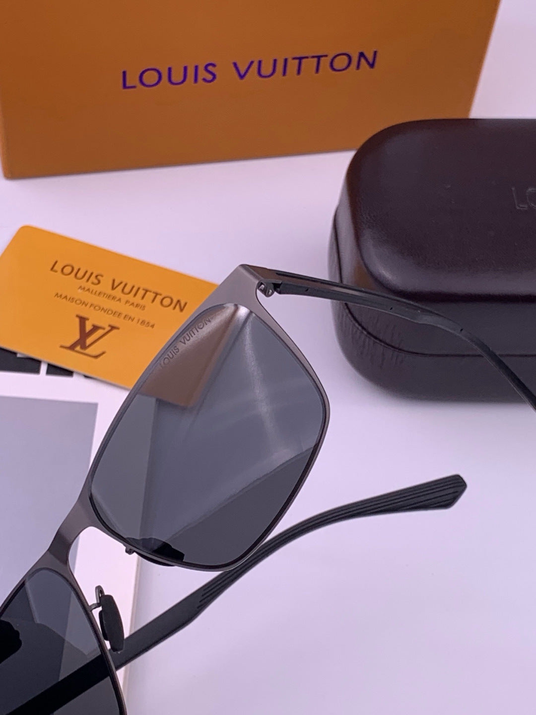 Louis Vuitton L216 Fashion Brown Lens Sunglasses for Men & Women - detail image 3