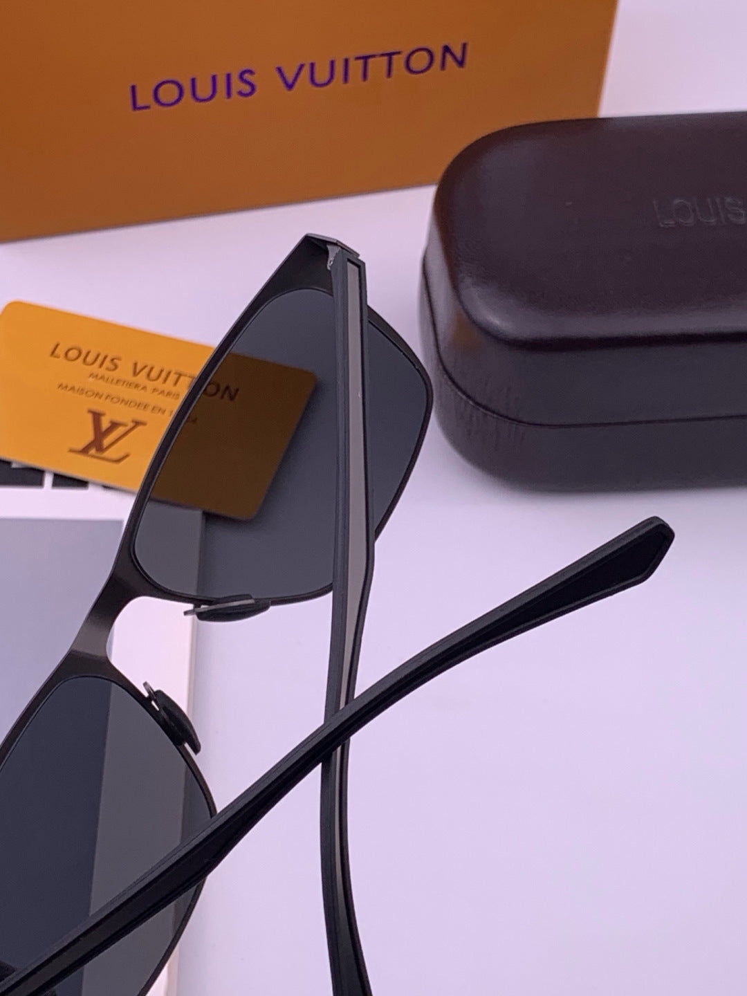 Louis Vuitton L216 Fashion Brown Lens Sunglasses for Men & Women - detail image 4