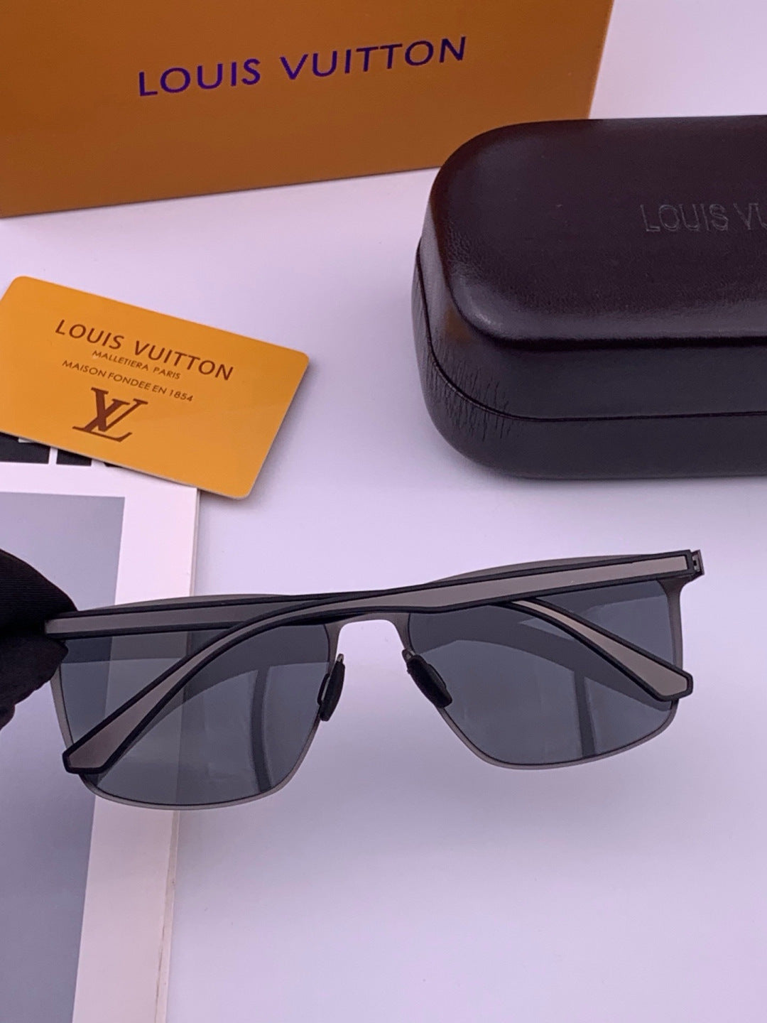 Louis Vuitton L216 Fashion Brown Lens Sunglasses for Men & Women - detail image 6