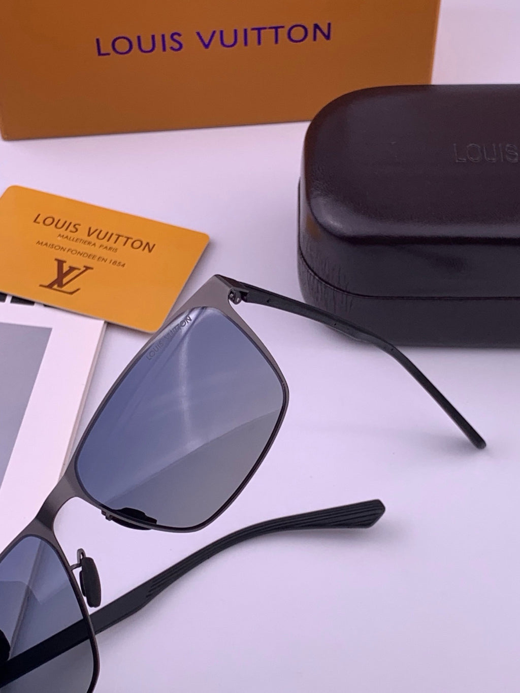 Louis Vuitton L216 Fashion Gold Lens Sunglasses for Men & Women - 493197 - detail image 4