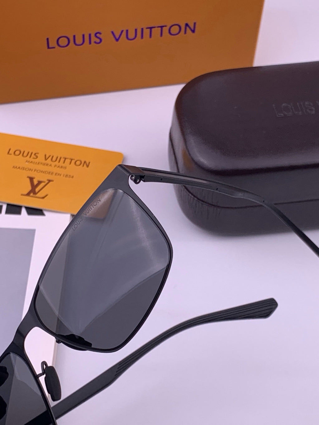 Louis Vuitton L216 Fashion Gold Lens Sunglasses for Men & Women - detail image 3