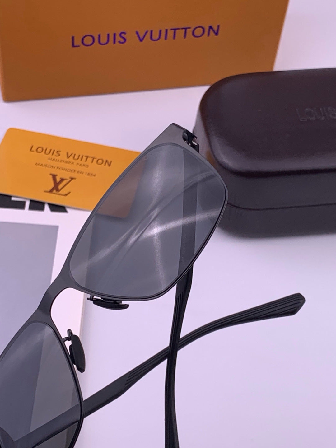 Louis Vuitton L216 Fashion Gold Lens Sunglasses for Men & Women - detail image 4