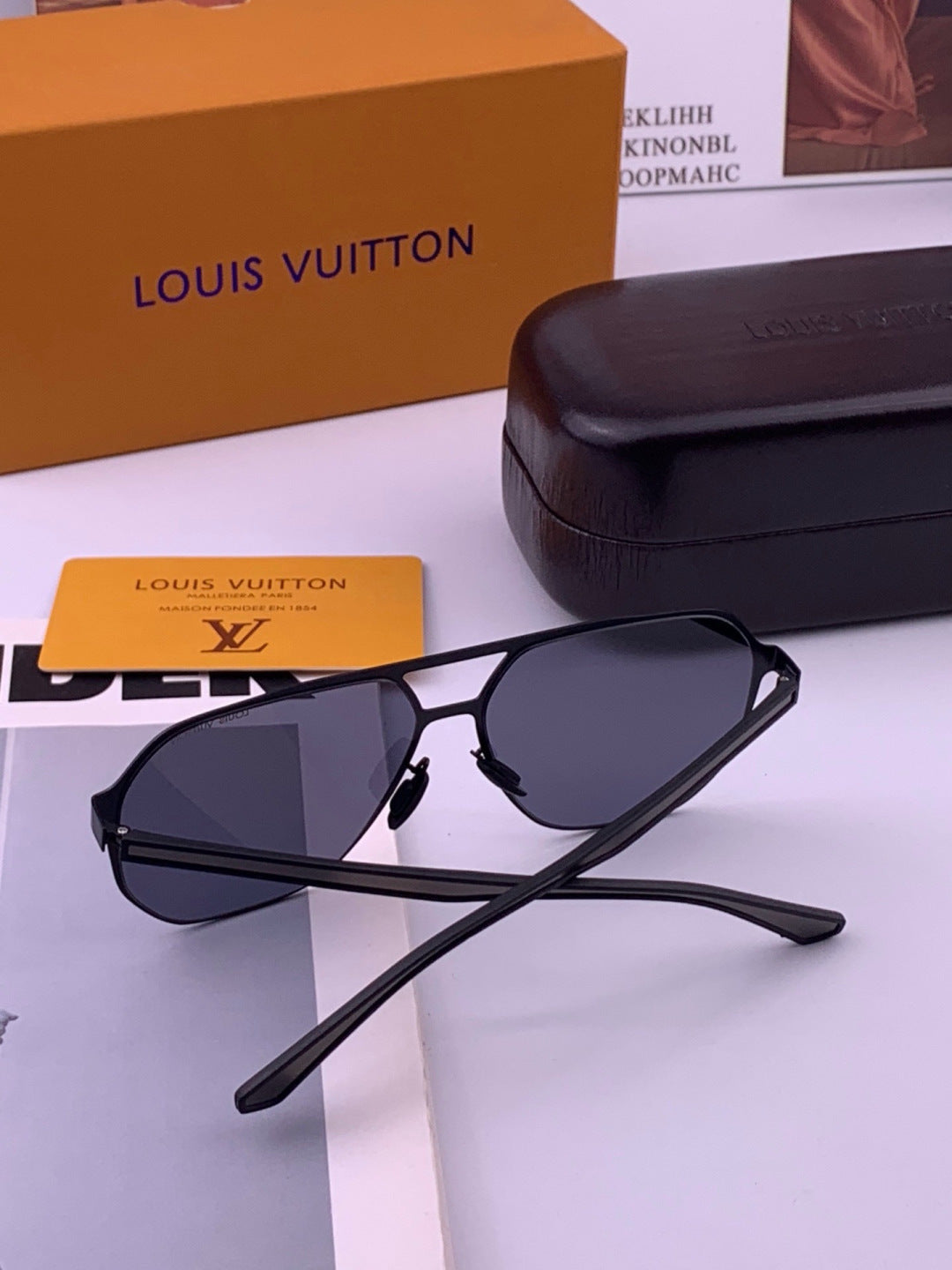 Louis Vuitton L116 Fashion Gold Lens Sunglasses for Men & Women - detail image 5