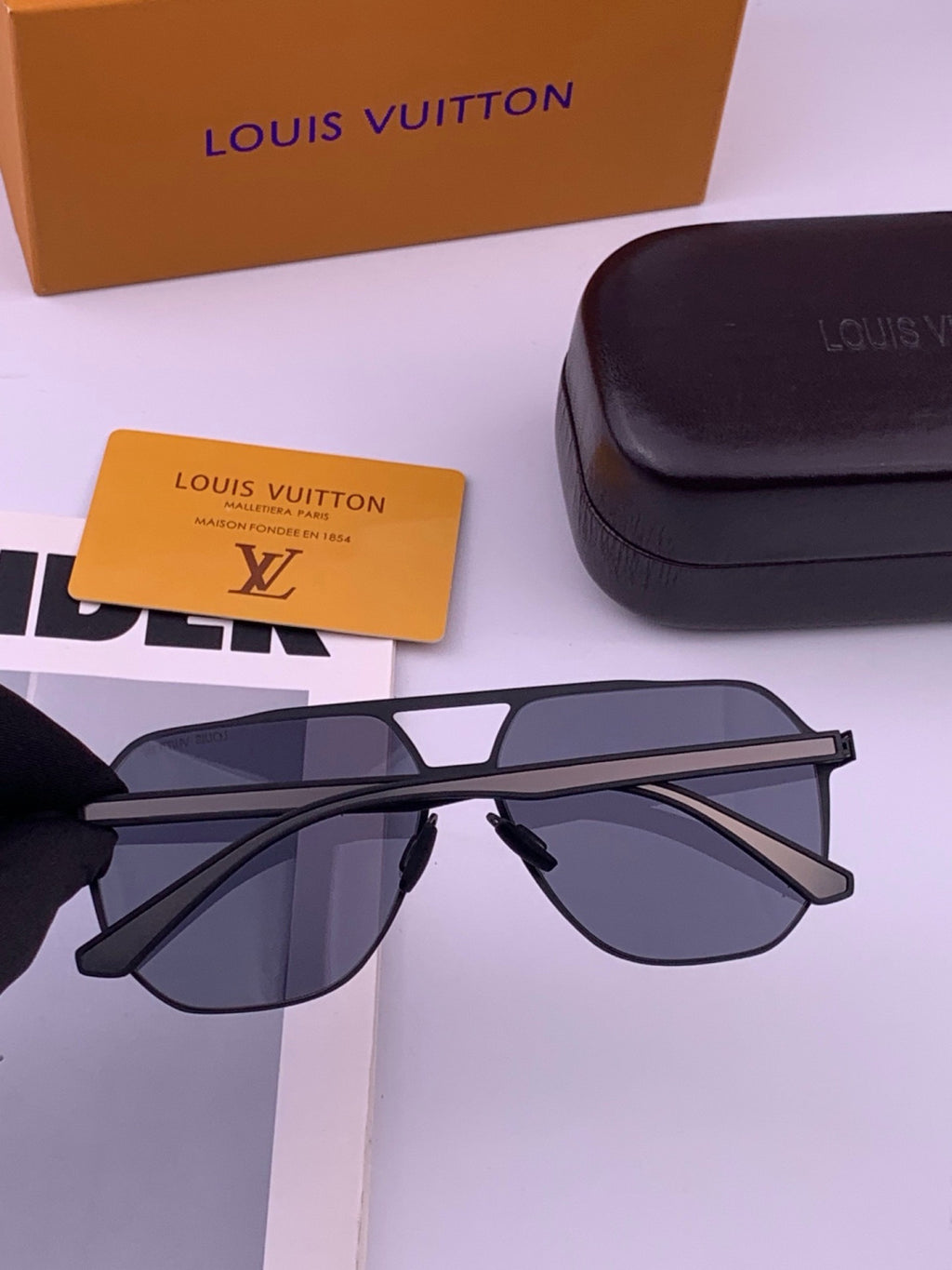 Louis Vuitton L116 Fashion Gold Lens Sunglasses for Men & Women - detail image 6