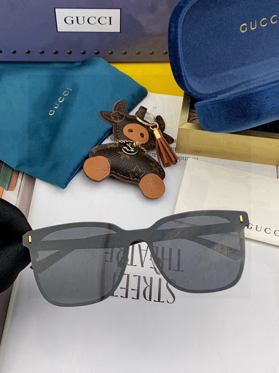 Gucci G075 Fashion Brown Lens Sunglasses for Men & Women - detail image 3