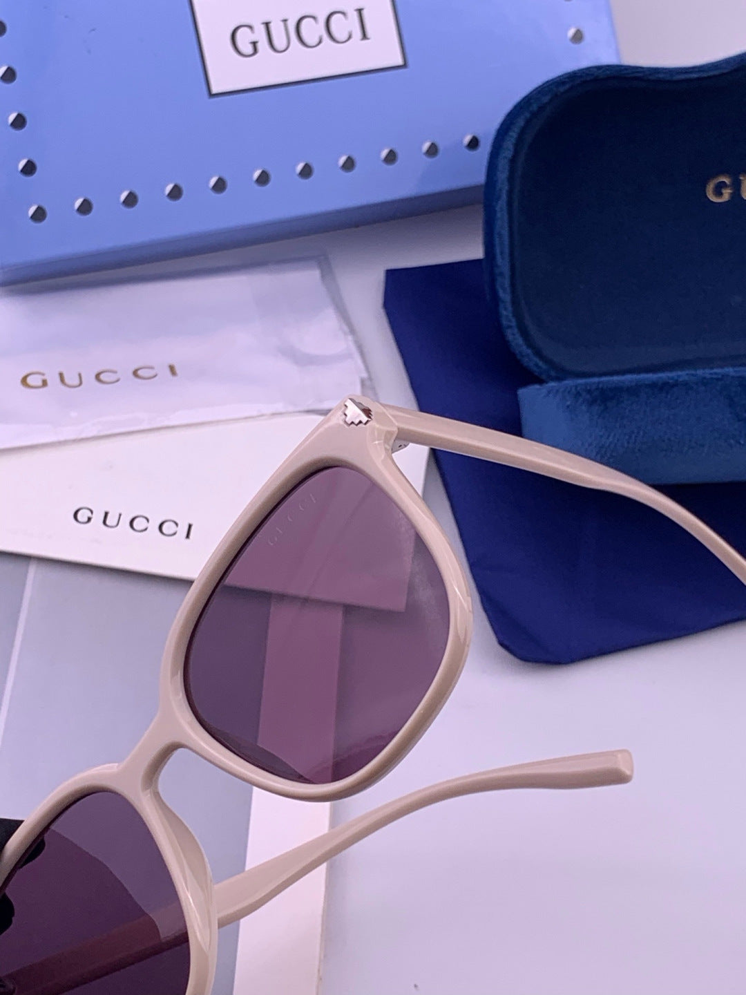 Gucci G87722 Polarized Round Black Lens Sunglasses for Women - detail image 3