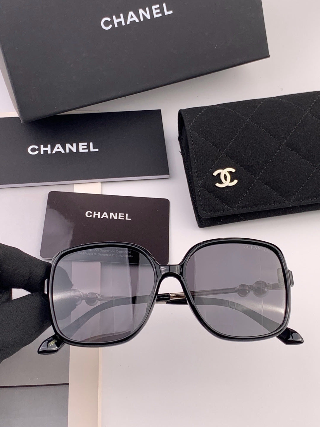 Chanel CH5786 Polarized Oversized Gray Lens Sunglasses for Men & Women - detail image 2