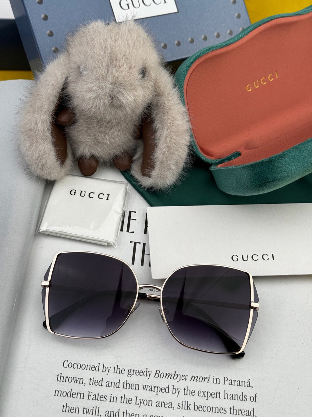 Gucci G1641 Polarized Rimless Gold Lens Sunglasses for Men & Women - detail image 2