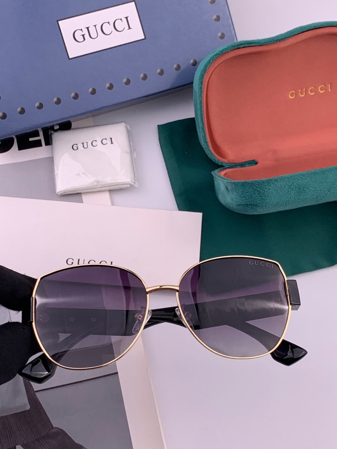Gucci G1379 Metal Square Gold Lens Sunglasses for Men & Women - detail image 2