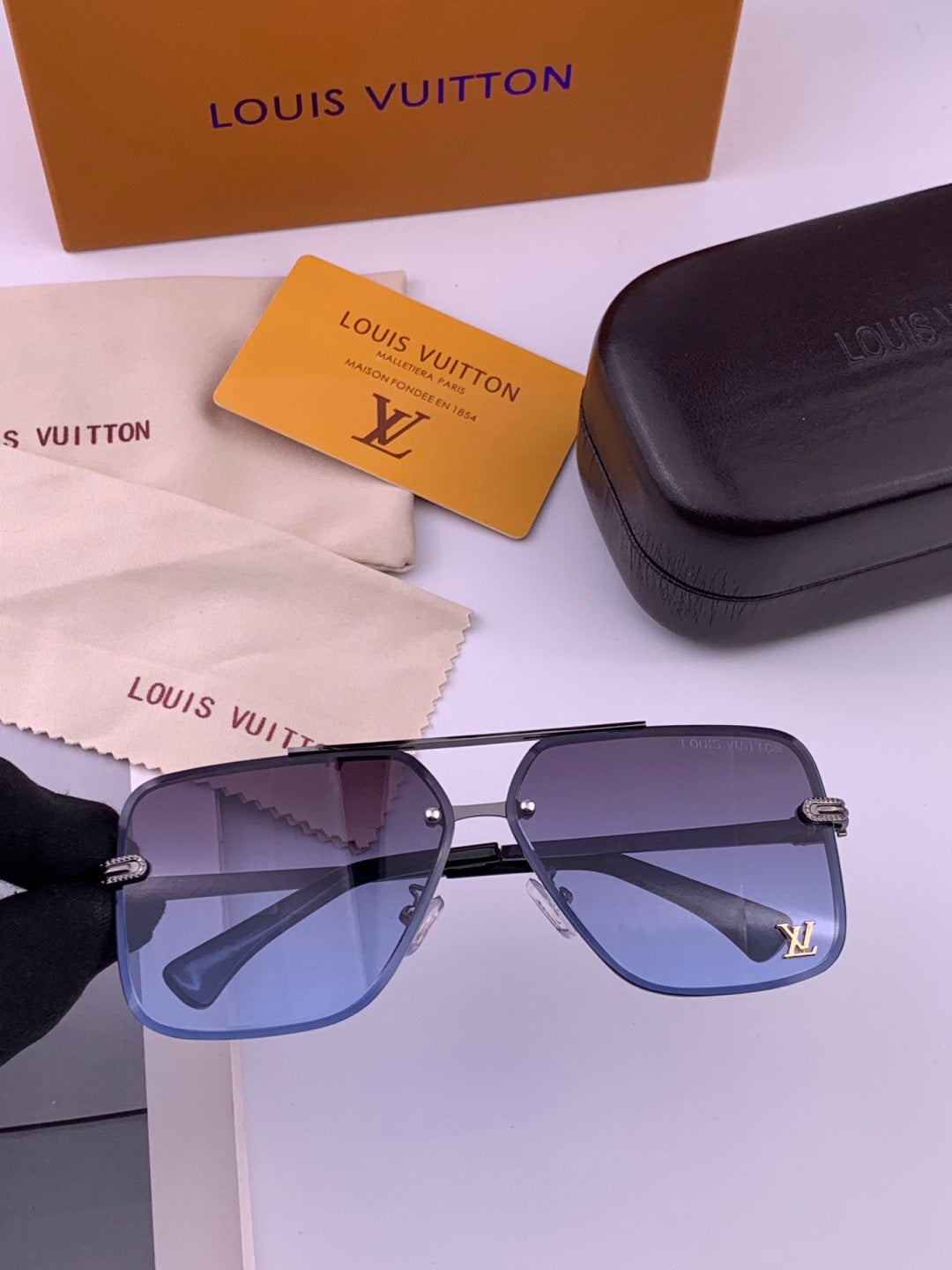 Louis Vuitton L91747 Aviator Orange Lens Sunglasses for Men & Women - detail image 3