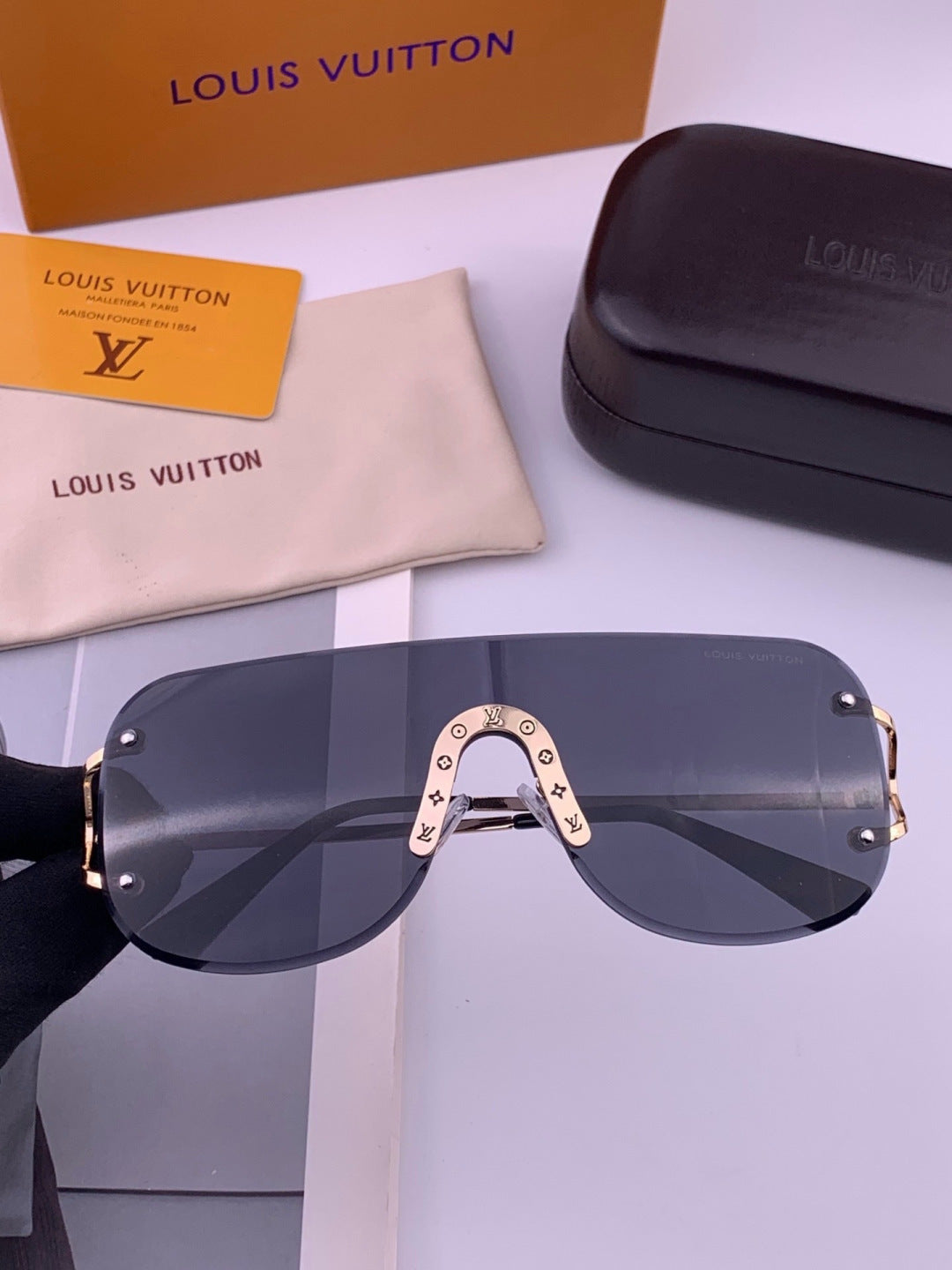 Louis Vuitton L61759 Aviator Gold Lens Sunglasses for Men & Women - detail image 2