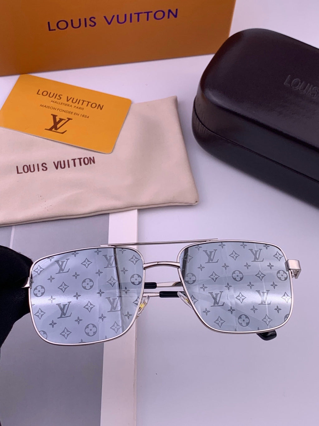 Louis Vuitton L3905 Aviator Gray Lens Sunglasses for Men & Women - detail image 4