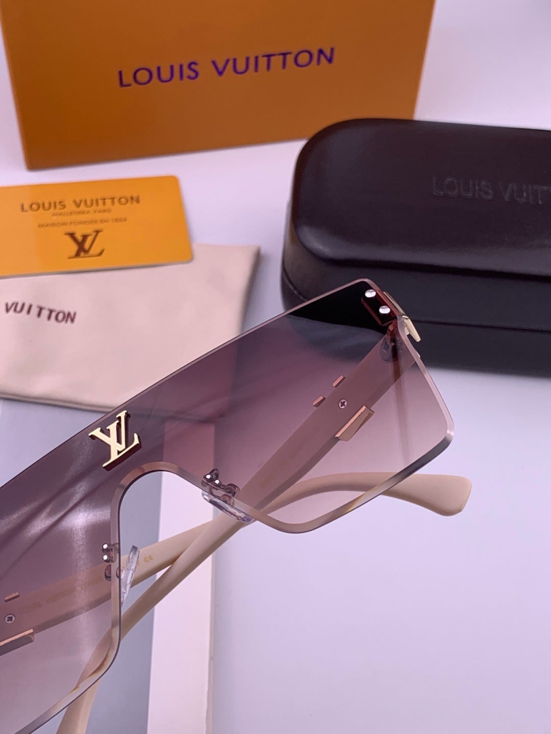 Louis Vuitton L36000 Oversized Purple Lens Sunglasses for Men & Women - 493121 - detail image 6