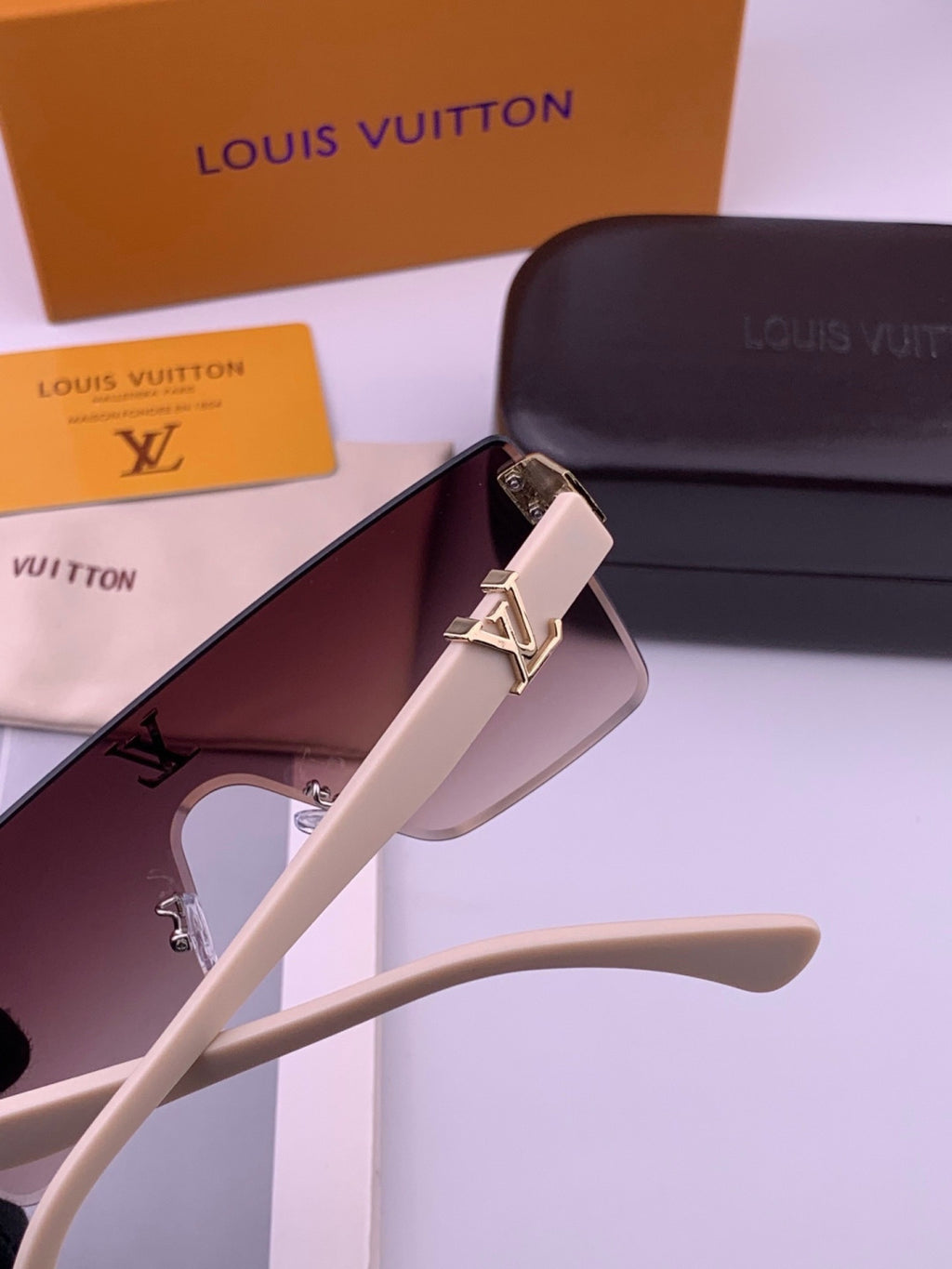 Louis Vuitton L36000 Oversized Purple Lens Sunglasses for Men & Women - 493121 - detail image 5