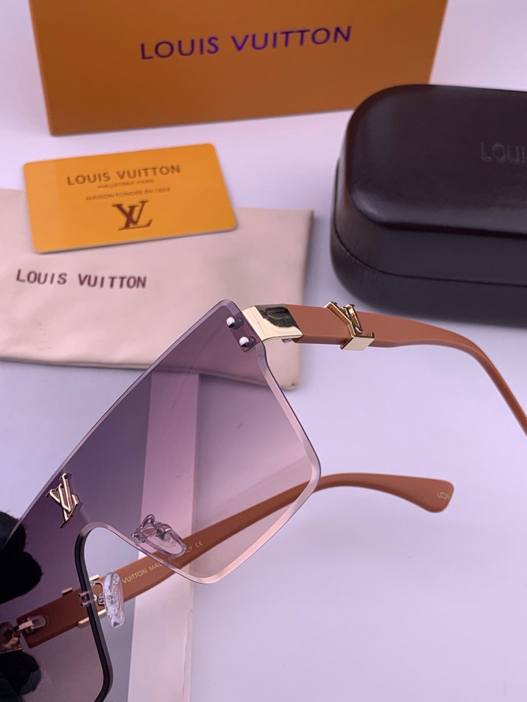 Louis Vuitton L36000 Oversized Purple Lens Sunglasses for Men & Women - detail image 3