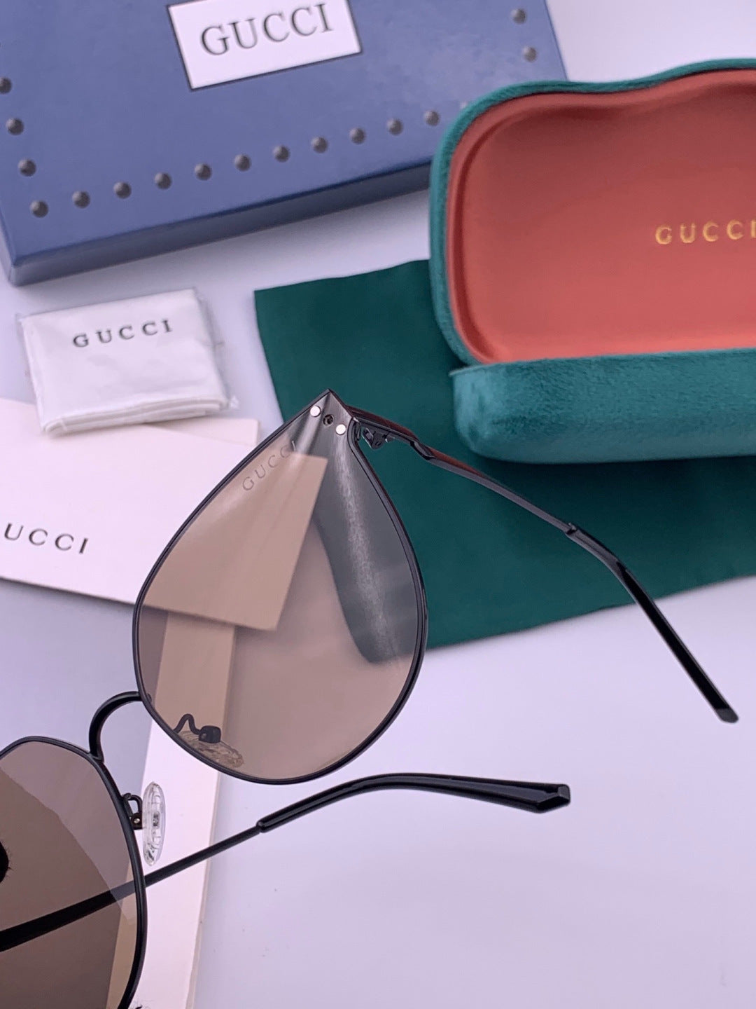Gucci G3660 Fashion Gold Lens Sunglasses for Men & Women - detail image 3