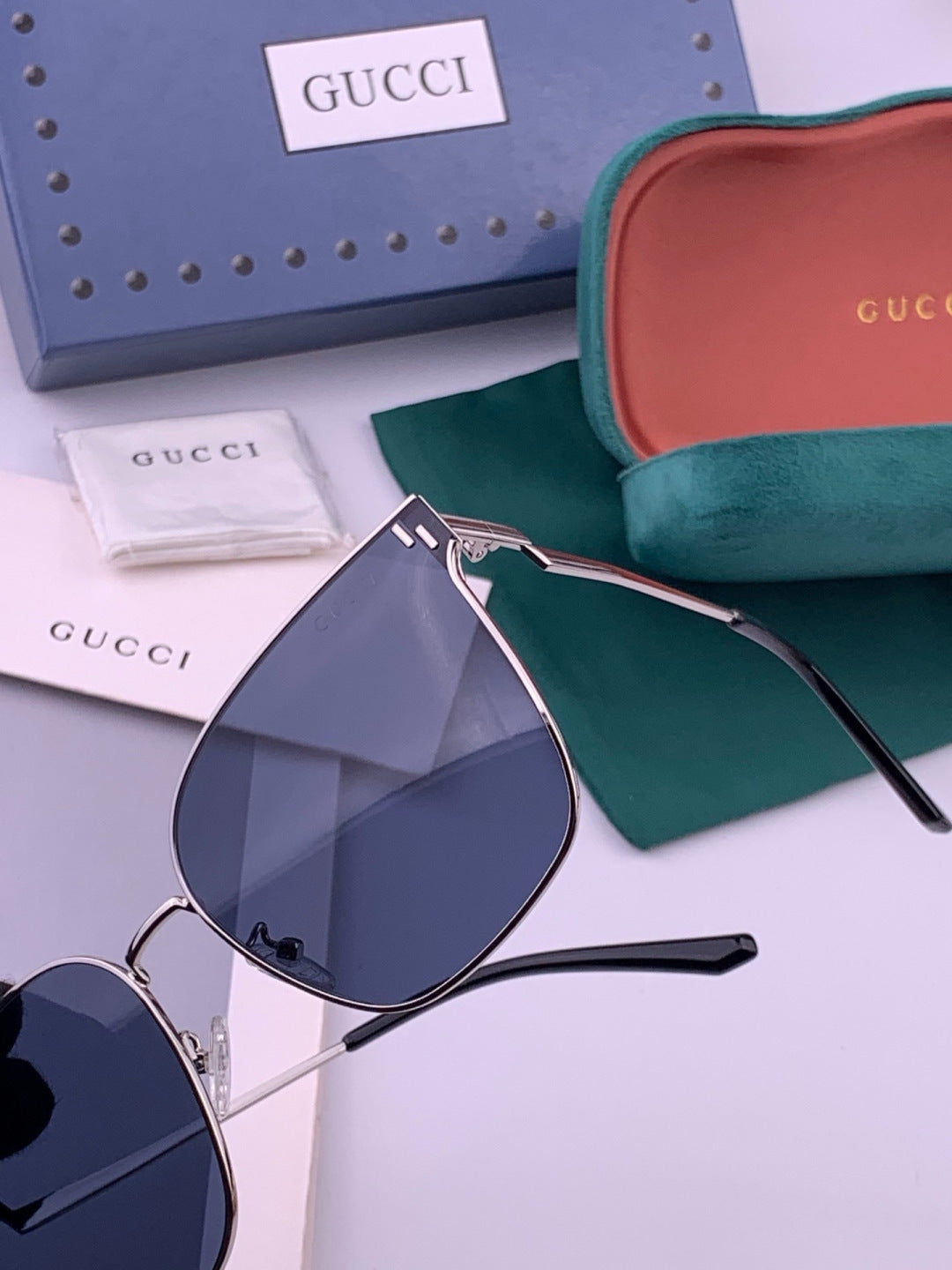 Gucci G2660 Fashion Gold Lens Sunglasses for Men & Women - detail image 3