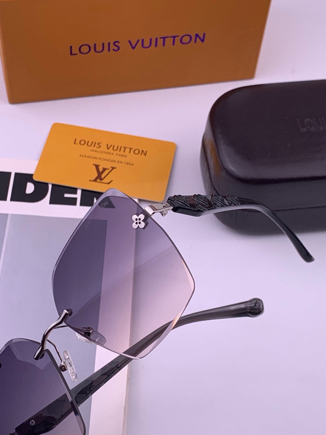Louis Vuitton L8612 Square Gold Lens Sunglasses for Men & Women - detail image 3