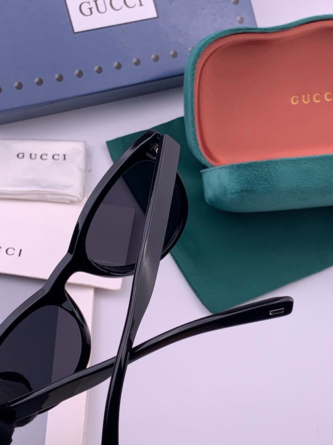 Gucci G868 Polarized Fashion Gold Lens Sunglasses for Men & Women - detail image 4
