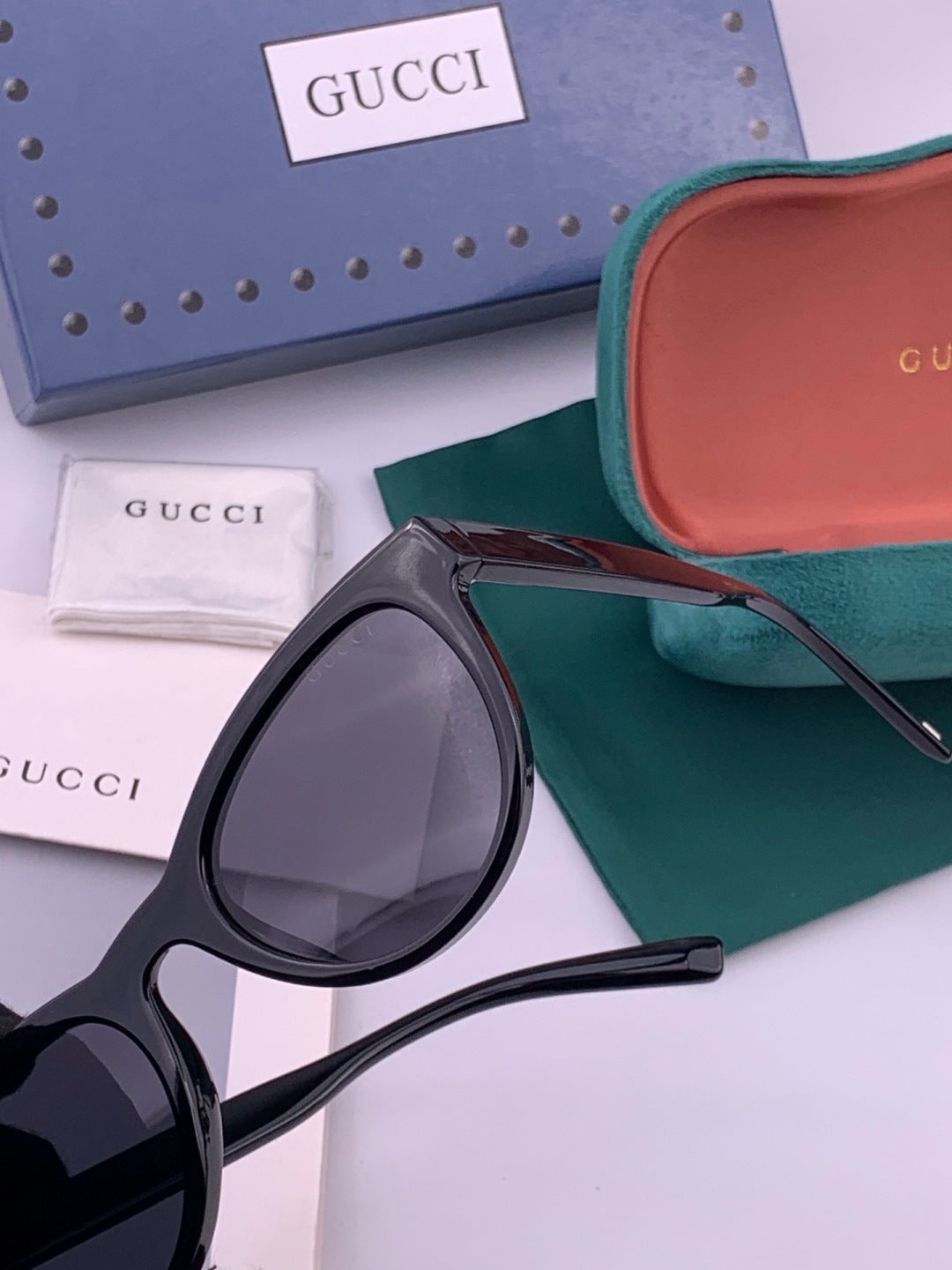 Gucci G868 Polarized Fashion Gold Lens Sunglasses for Men & Women - detail image 3