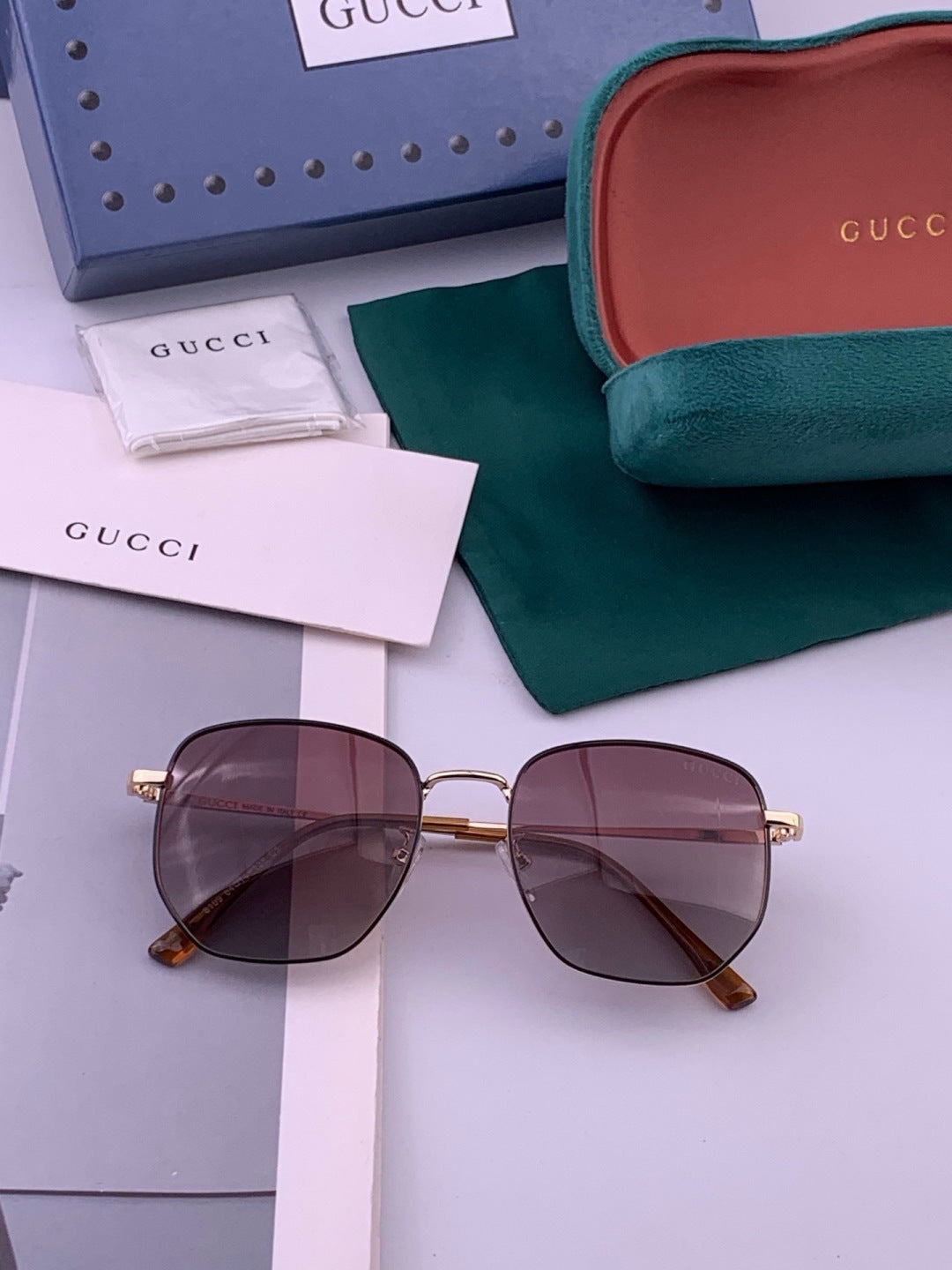 Gucci G9810 Polarized Oversized Black Lens Sunglasses for Men & Women - detail image 5