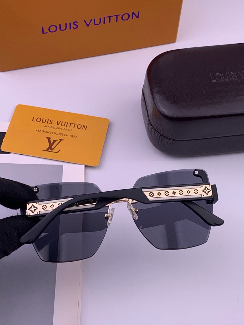 Louis Vuitton L6519 Polarized Square Brown Lens Sunglasses for Men & Women - detail image 4