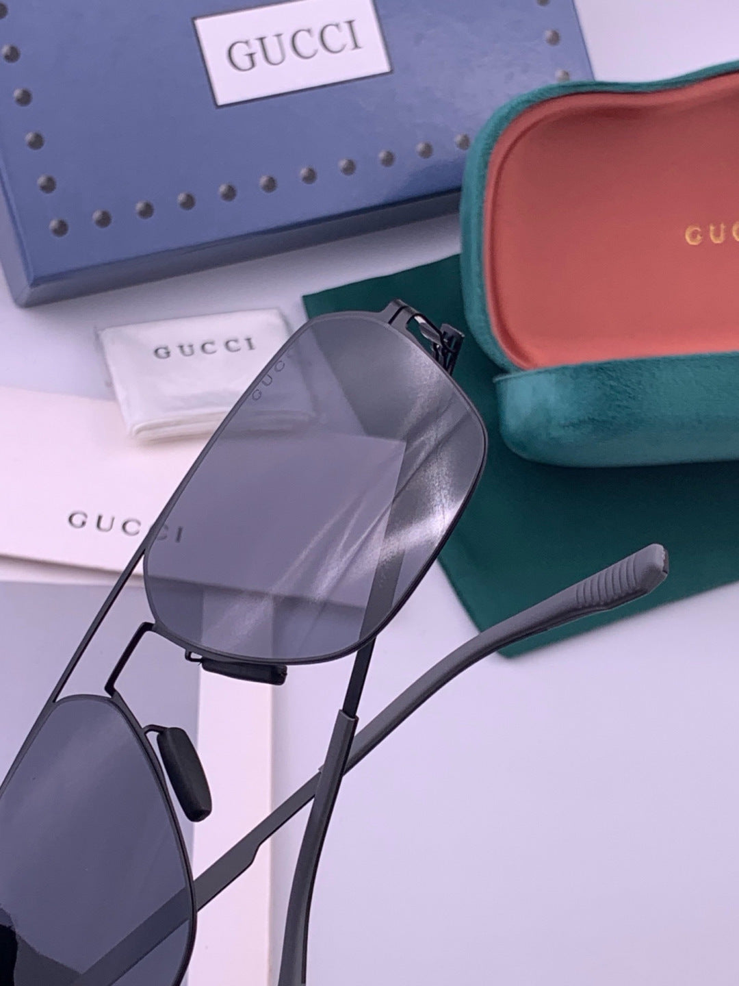 Gucci G711 Polarized Fashion Black Lens Sunglasses for Men & Women - detail image 3