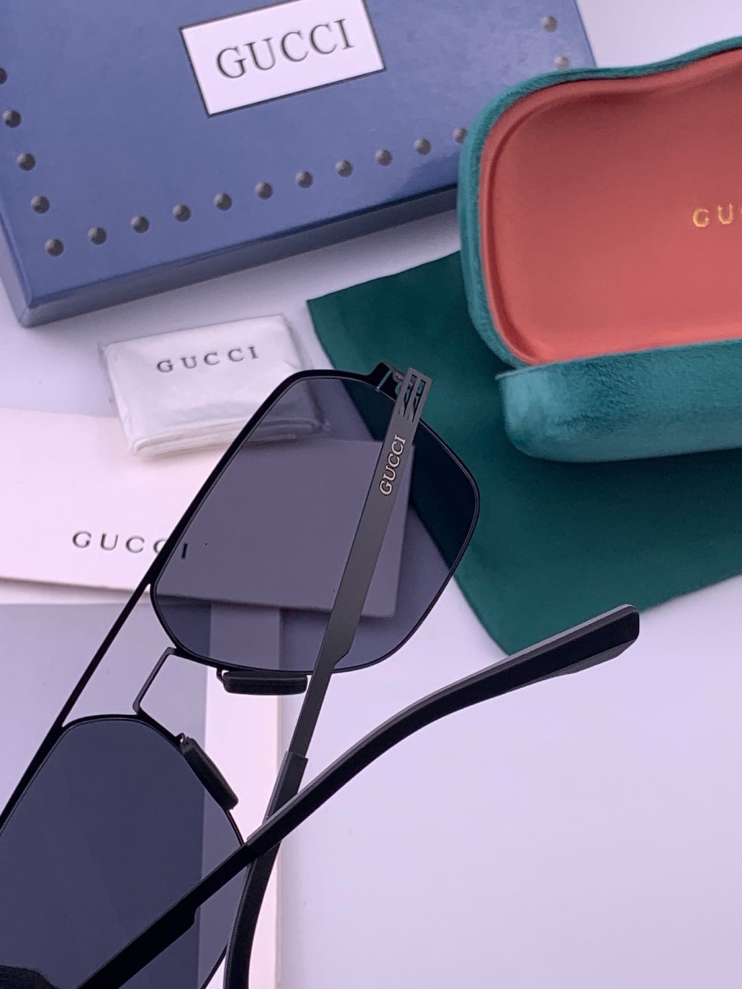 Gucci G711 Polarized Fashion Black Lens Sunglasses for Men & Women - detail image 4