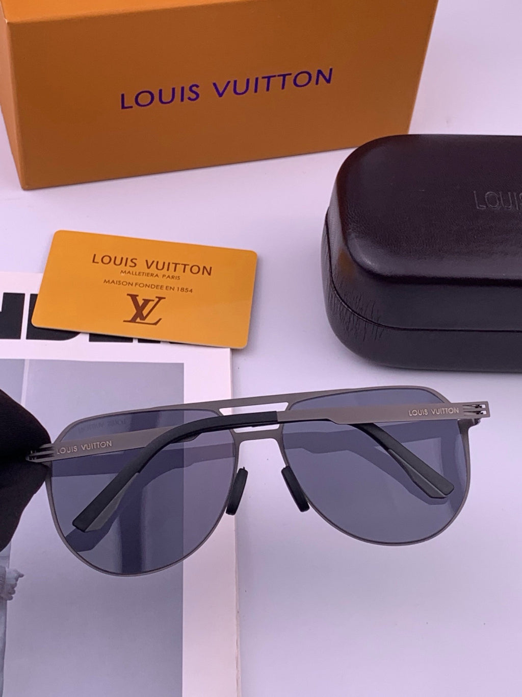 Louis Vuitton L712 Fashion Brown Lens Sunglasses for Men & Women - 493106 - detail image 6