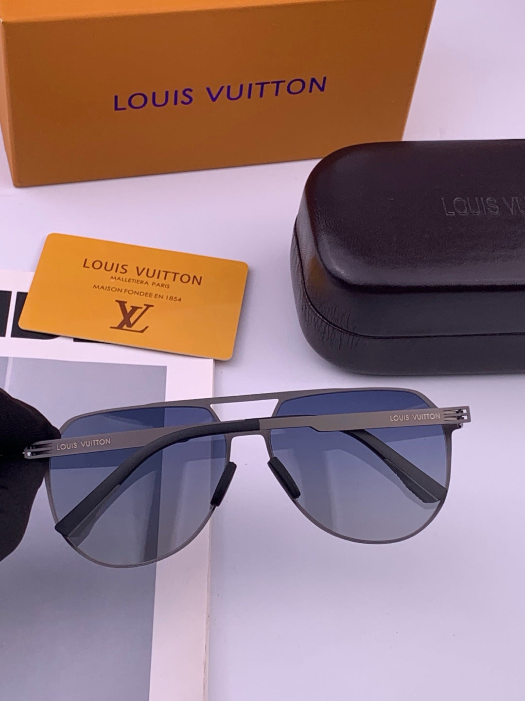 Louis Vuitton L712 Fashion Black Lens Sunglasses for Men & Women - detail image 6