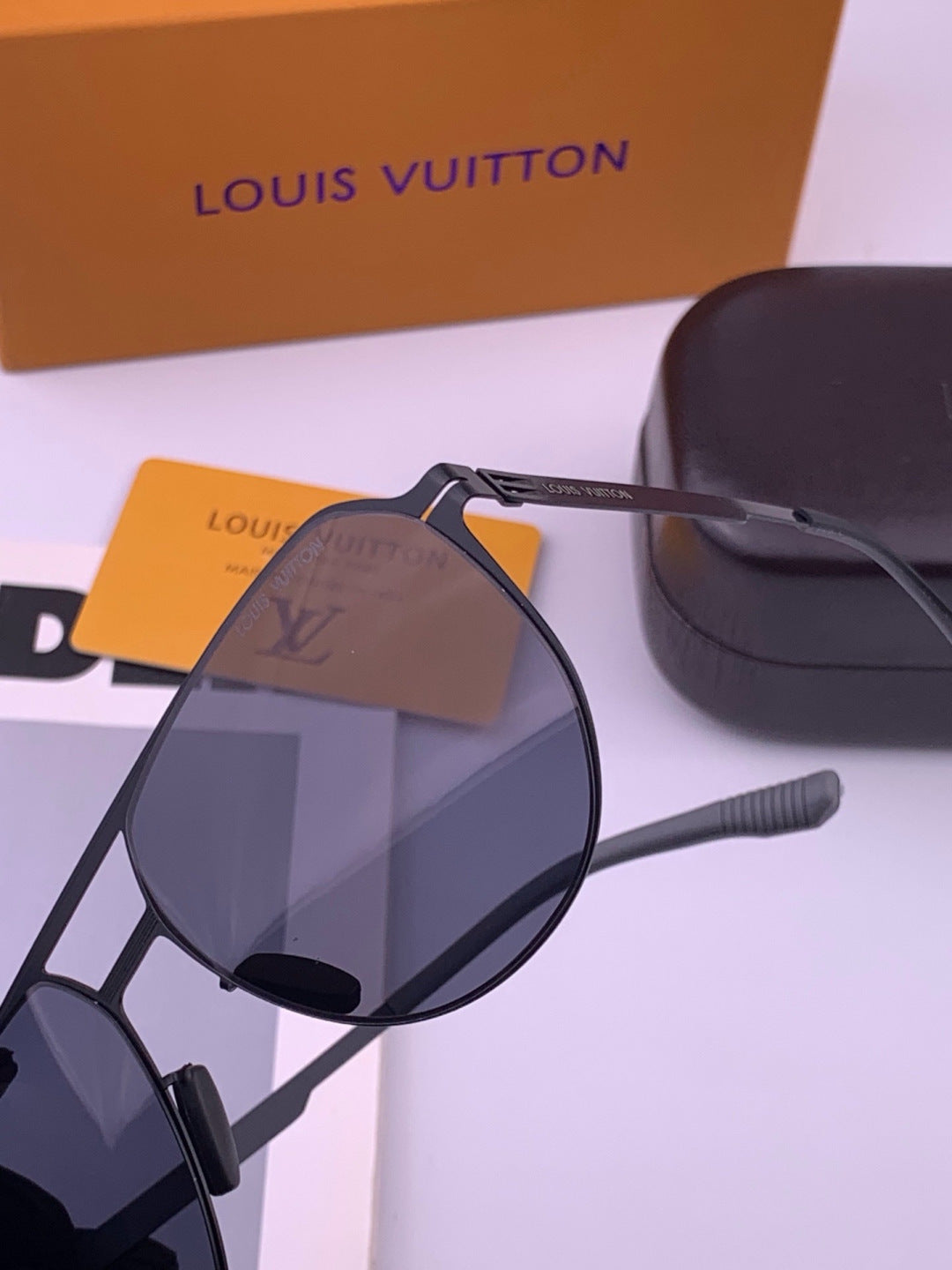 Louis Vuitton L712 Fashion Brown Lens Sunglasses for Men & Women - detail image 3