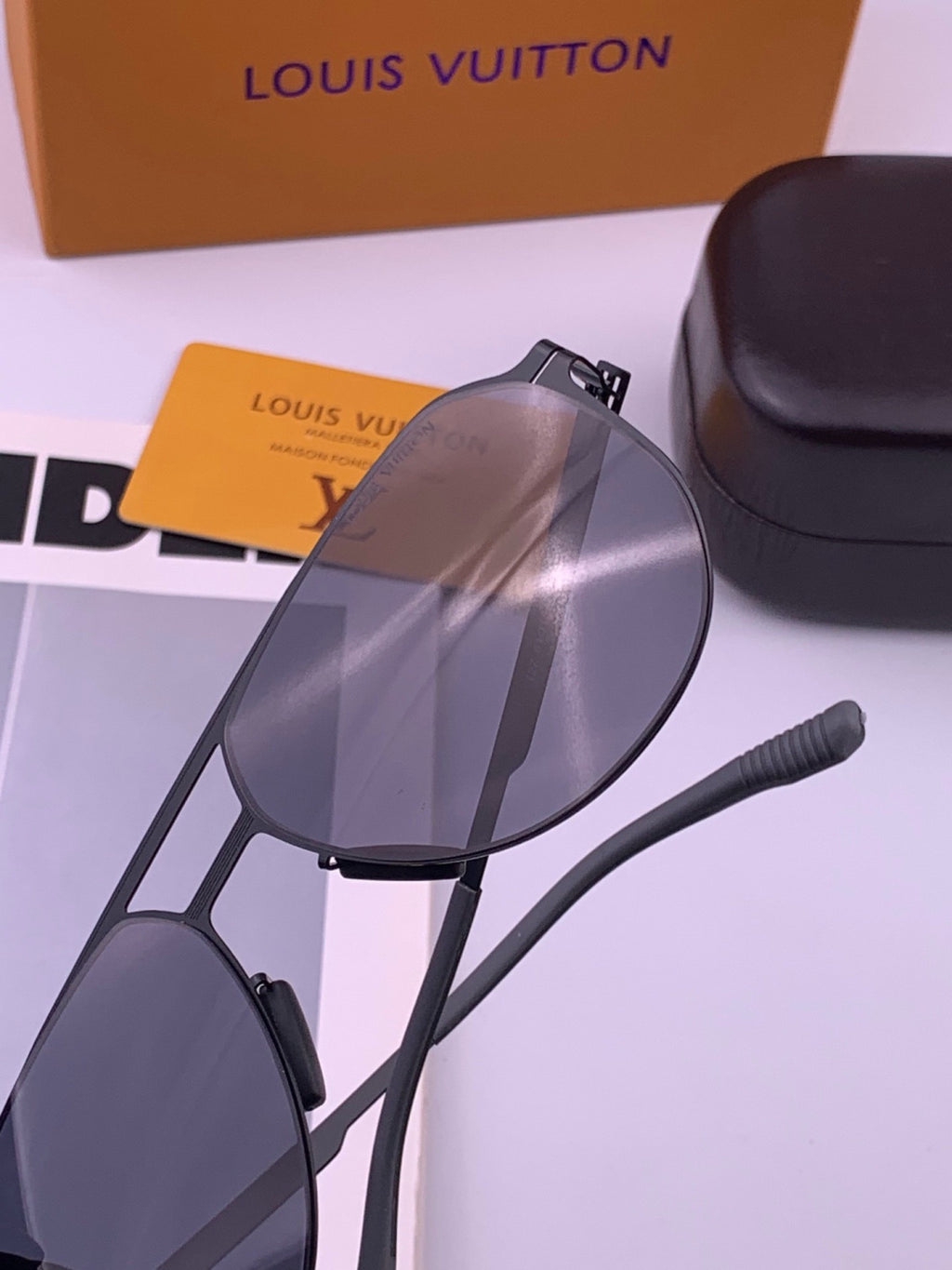 Louis Vuitton L712 Fashion Brown Lens Sunglasses for Men & Women - detail image 4