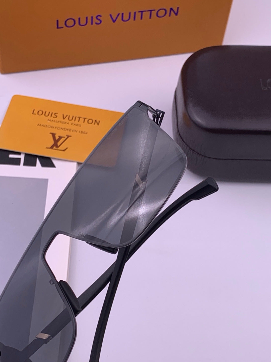 Louis Vuitton L016 Fashion Brown Lens Sunglasses for Men & Women - detail image 4