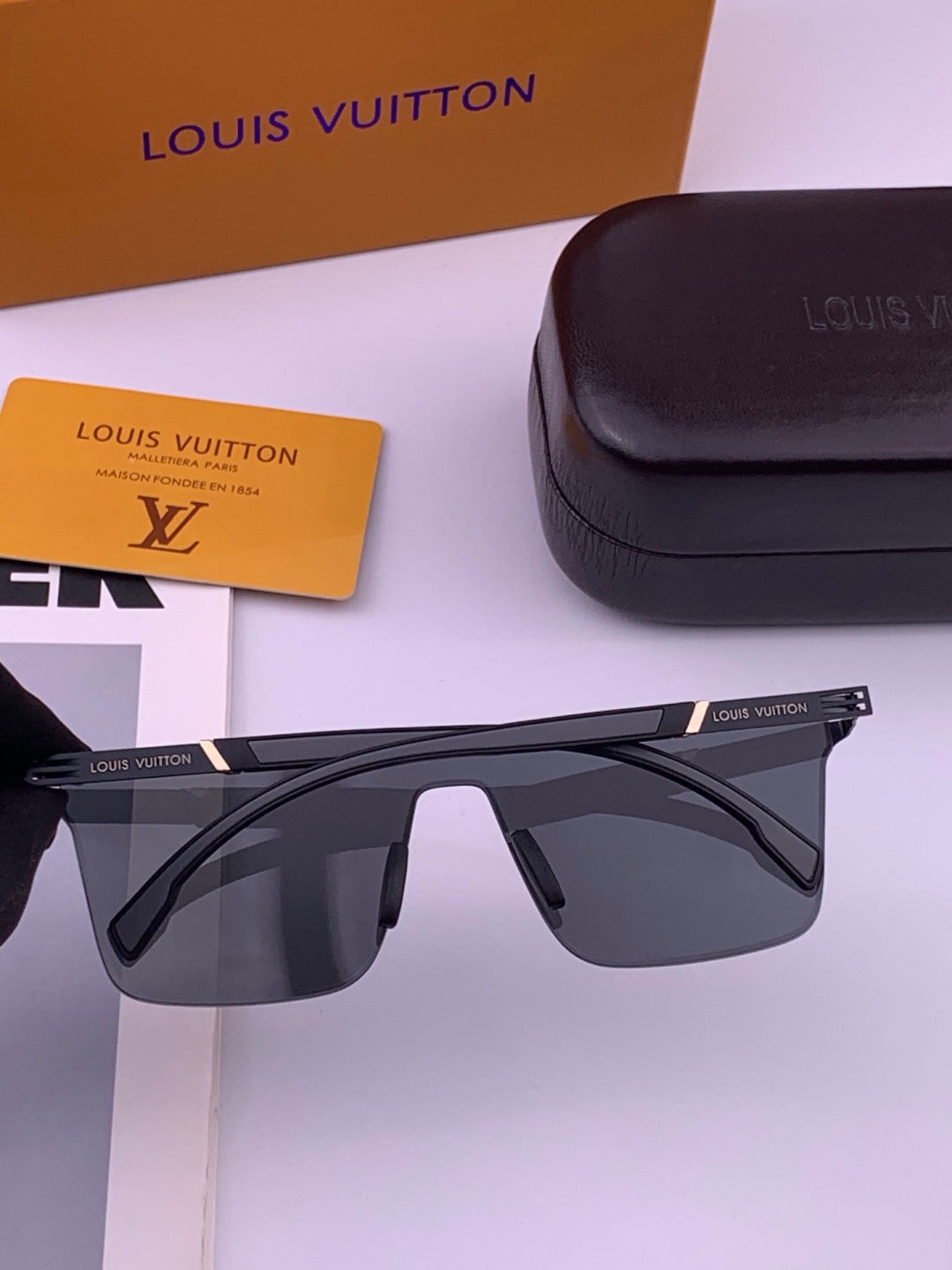Louis Vuitton L016 Fashion Brown Lens Sunglasses for Men & Women - detail image 6