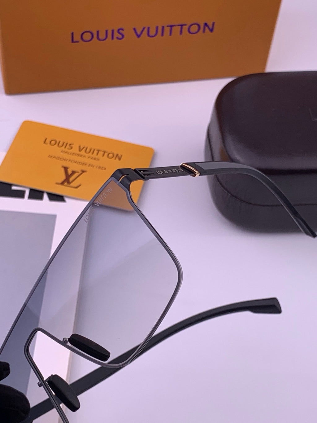 Louis Vuitton L016 Fashion Gold Lens Sunglasses for Men & Women - detail image 3