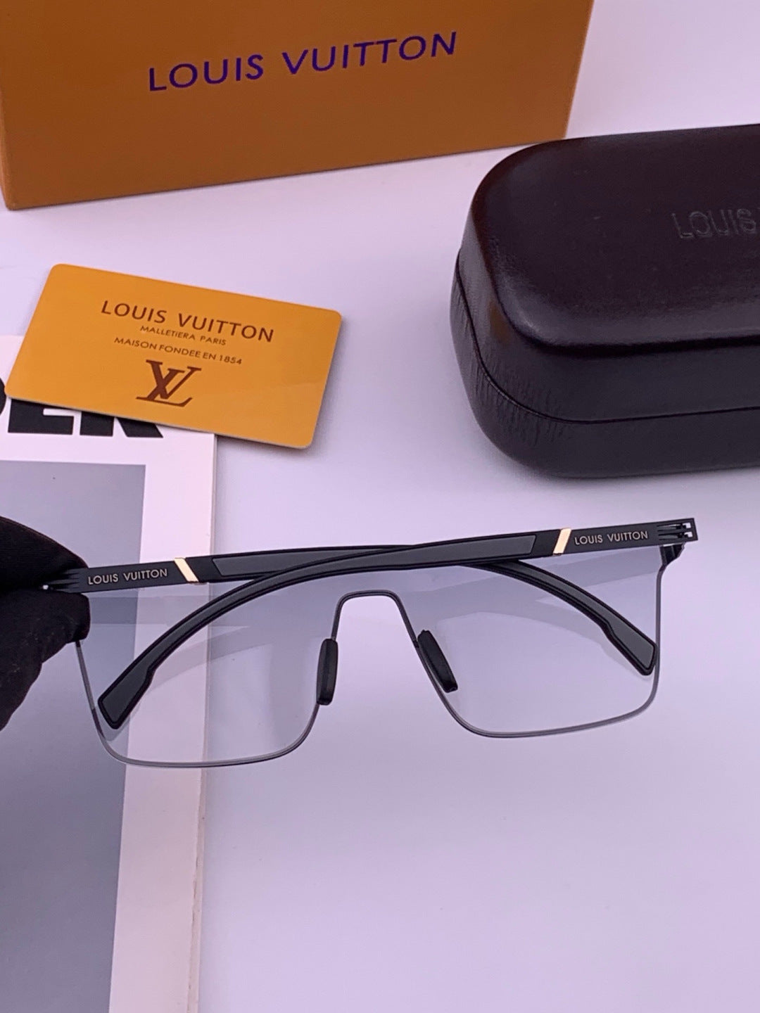 Louis Vuitton L016 Fashion Gold Lens Sunglasses for Men & Women - detail image 6