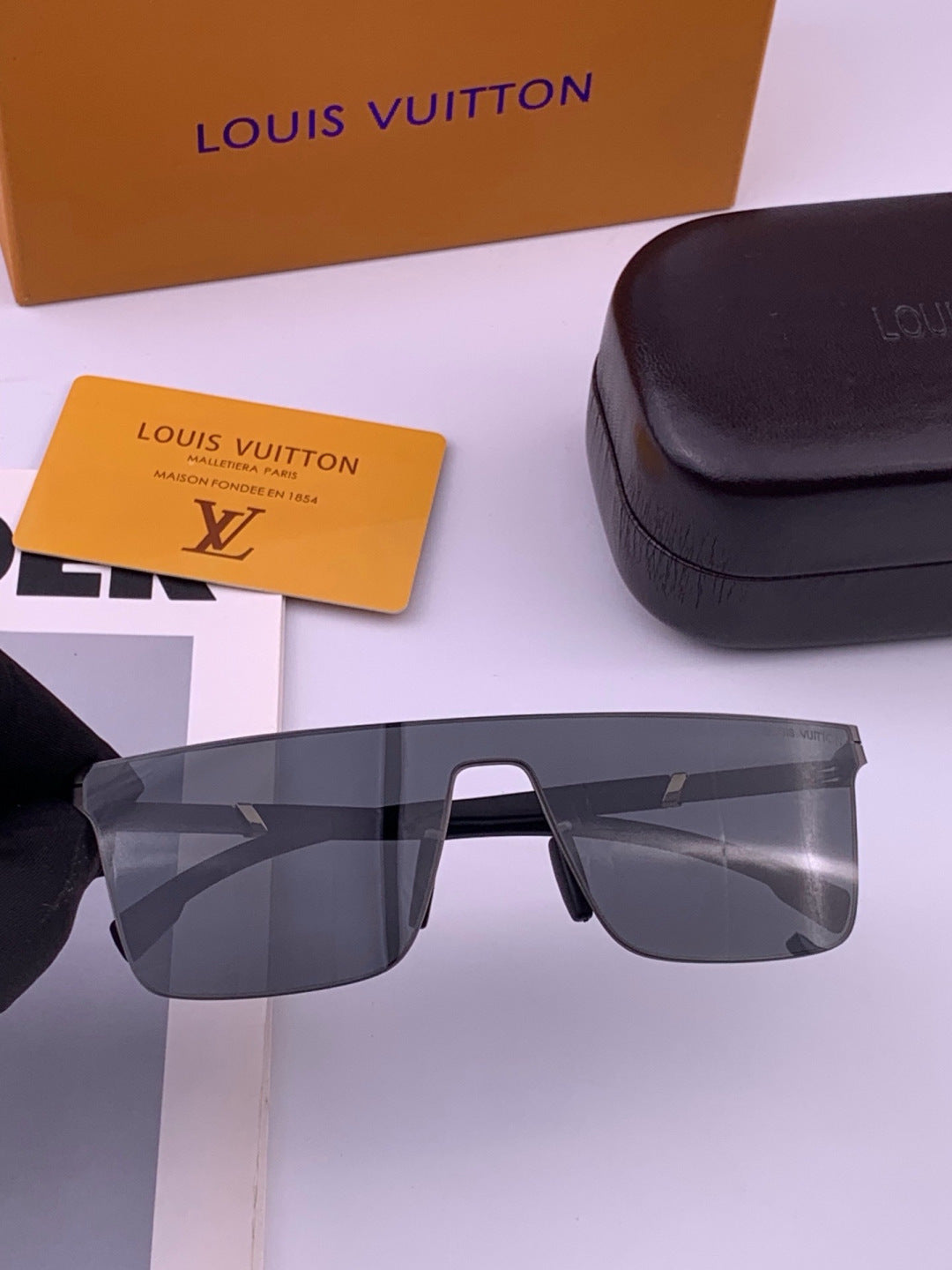 Louis Vuitton L016 Fashion Black Lens Sunglasses for Men & Women