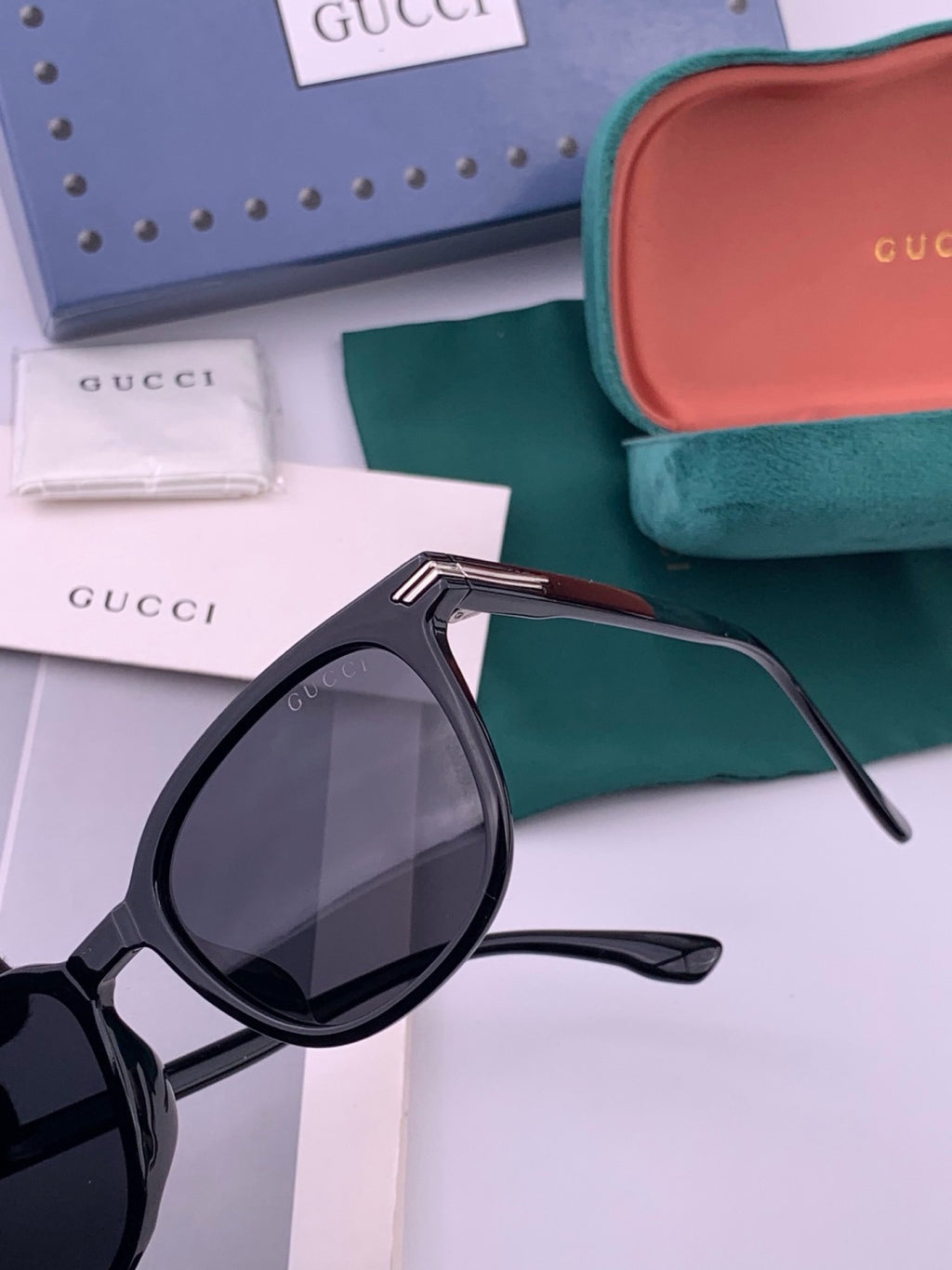 Gucci G72036 Polarized Fashion Black Lens Sunglasses for Women - detail image 3