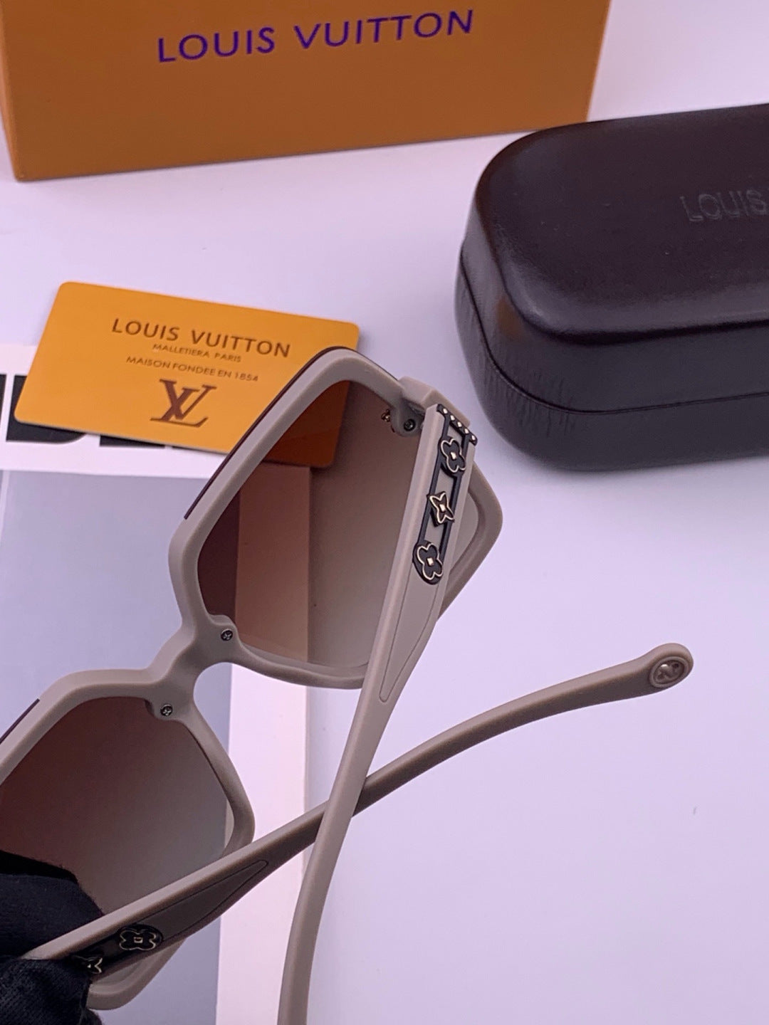 Louis Vuitton L5710 Polarized Square Brown Lens Sunglasses for Men & Women - detail image 4