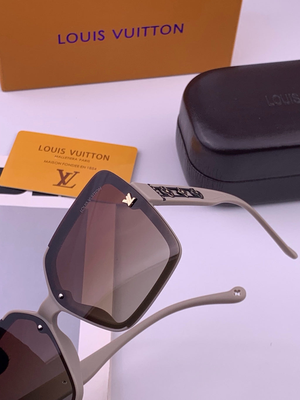 Louis Vuitton L5710 Polarized Square Brown Lens Sunglasses for Men & Women - detail image 3