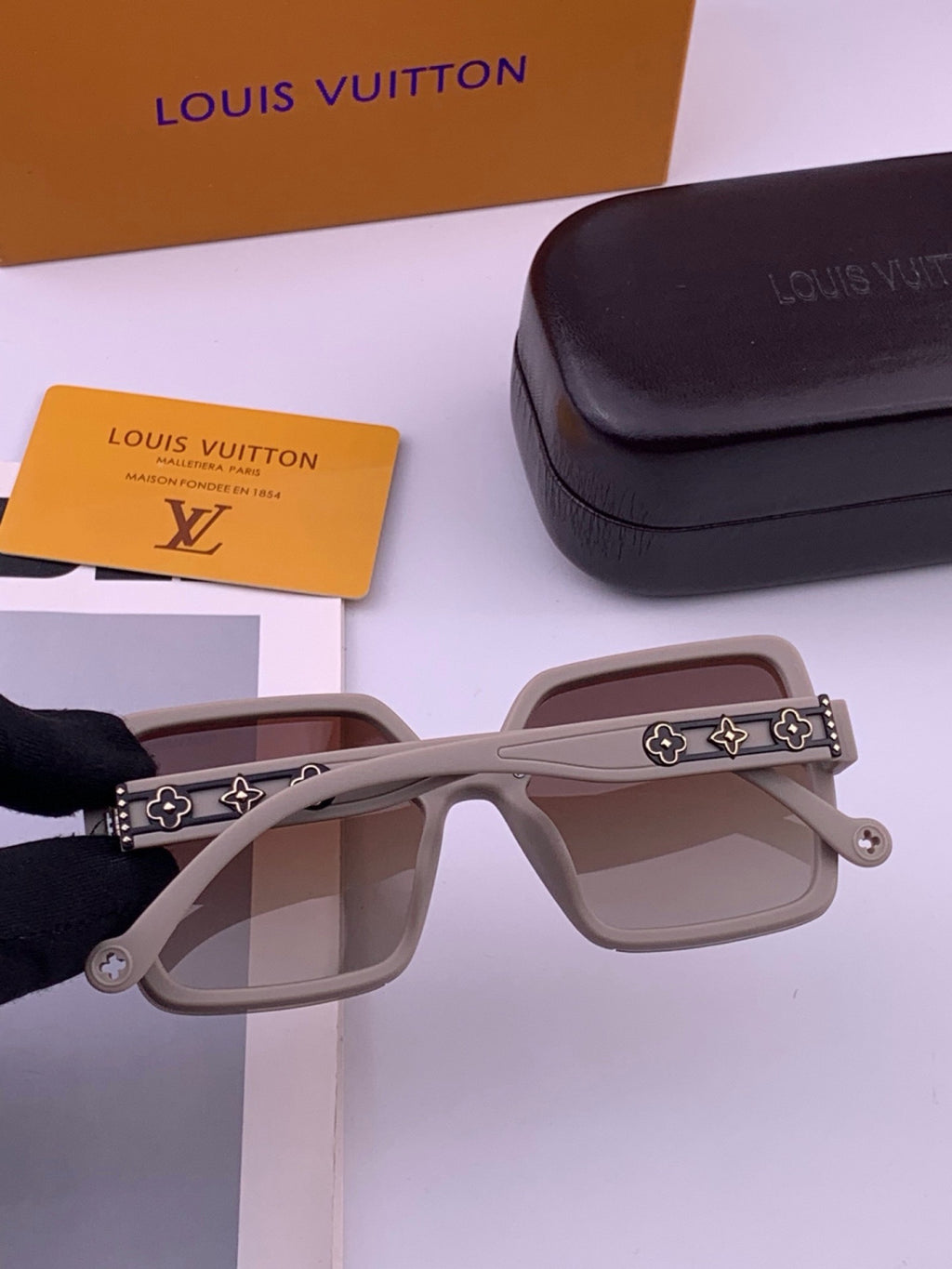 Louis Vuitton L5710 Polarized Square Brown Lens Sunglasses for Men & Women - detail image 5