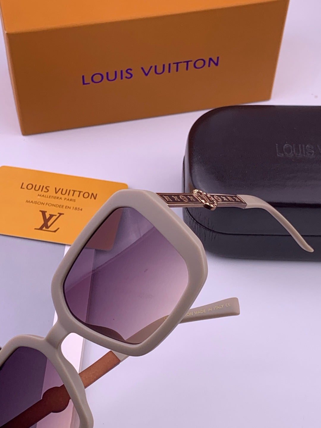 Louis Vuitton L37007 Oversized Brown Lens Sunglasses for Men & Women - 486252 - detail image 3