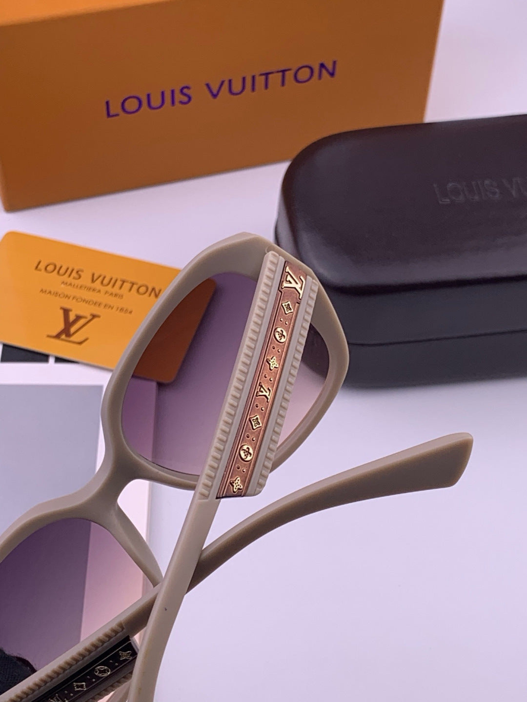 Louis Vuitton L17006 Oversized Purple Lens Sunglasses for Men & Women - detail image 5