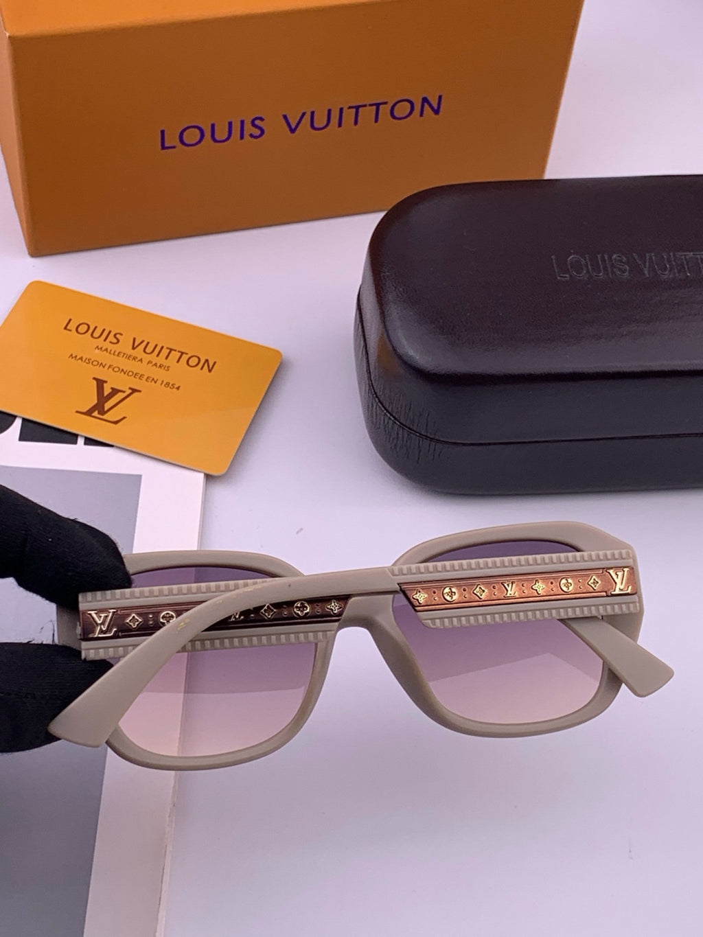 Louis Vuitton L17006 Oversized Purple Lens Sunglasses for Men & Women - detail image 7